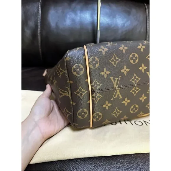 Louis Vuitton Totally MM Tote - Picture 9 of 14